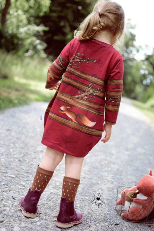 Bio-Sommer-Sweat-Stoff "Hörnchenliebe #dark red" (1 Panel, ca. 0,65m)