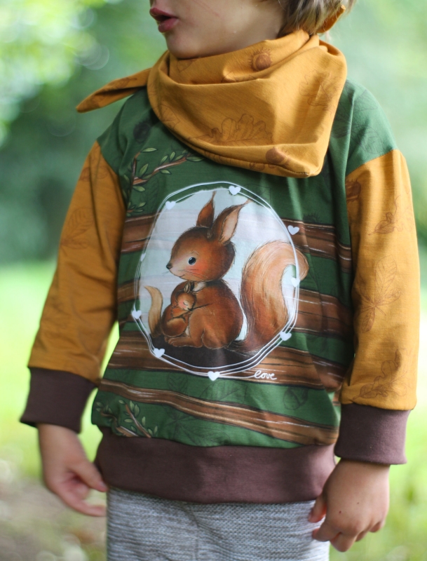 Bio-Sommer-Sweat-Stoff "Hörnchenliebe #olive" (1 Panel, ca. 0,65m)