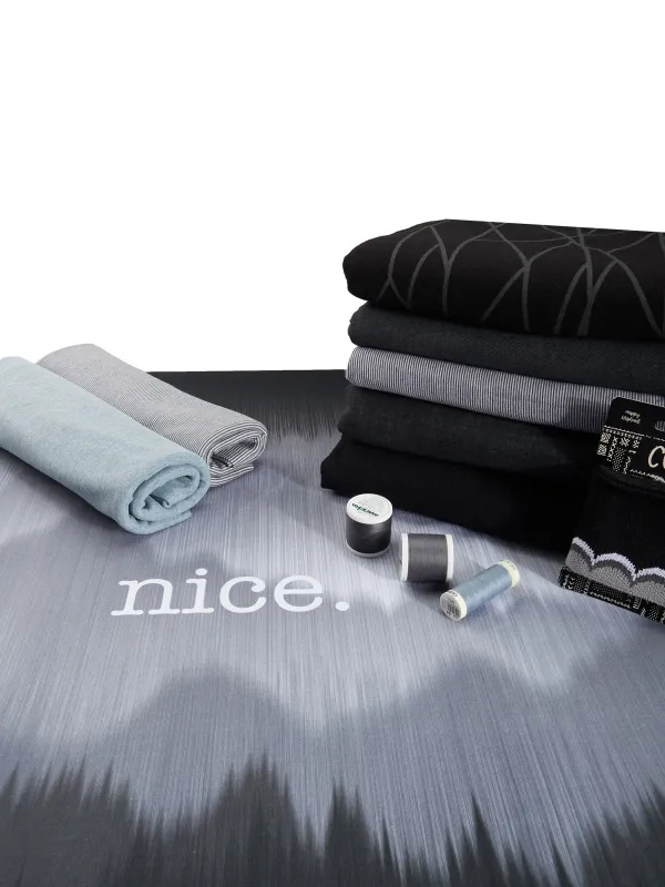 Bio-Sommer-Sweat-Stoff "Mountain panel #black" (1 Panel, ca. 1,00m)